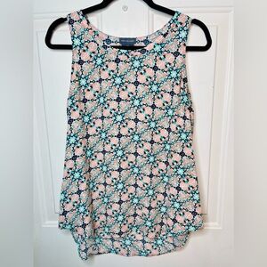 Women’s Van Heusen tank top size medium!☀️